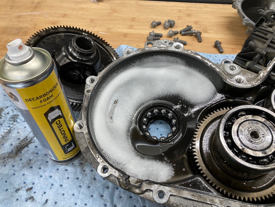Innotec Decarbonizer Foam Anwendung und Details 1