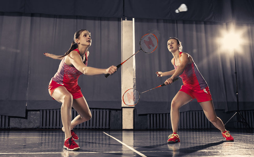  Badmintonschläger, Badmintonschläger Set mit 4 Badmintonschlägern und 3 Federbällen, Tragetasche, Kohlefaser Komplettes Badminton Set 