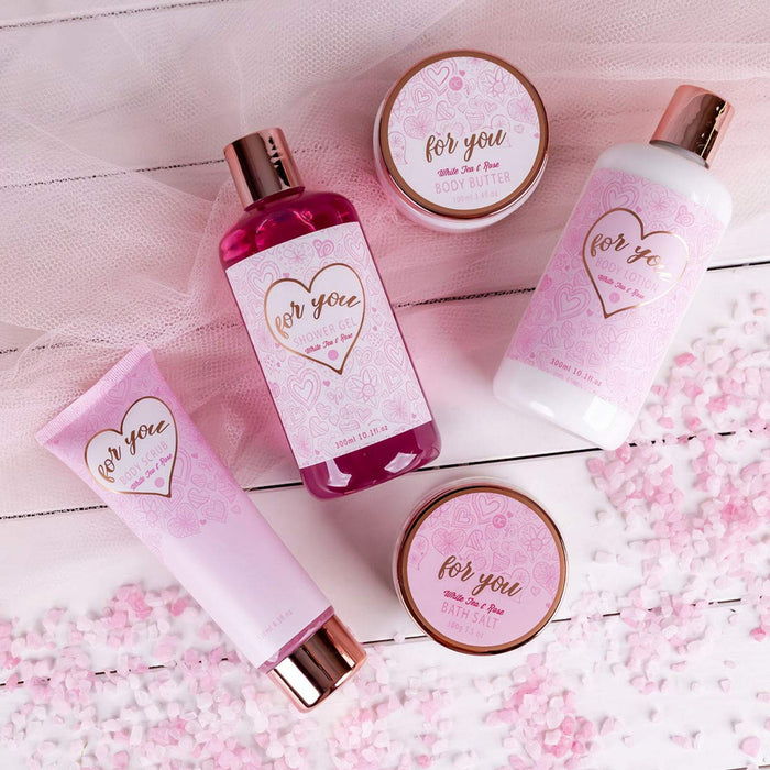 Beauty Geschenkset Hearts, Bade- & Dusch-Set für Frauen, Mamas und Damen in Herzbox