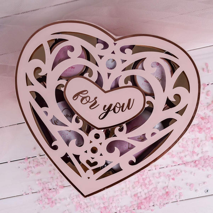 Beauty Geschenkset Hearts, Bade- & Dusch-Set für Frauen, Mamas und Damen in Herzbox