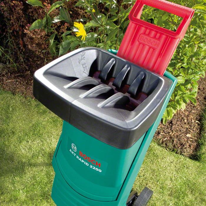 Bosch Häcksler (2200 Watt, Materialdurchsatz 90 kg/h, max. Schneidekapazität-Ø 40 mm, im Karton)