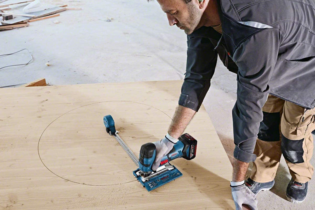 Bosch Professional 18V System Akku Stichsäge (inkl. 2x4.0 Ah Akku, Schnellladegerät, 3xStichsägeblatt, Abdeckhaube, in L-BOXX)