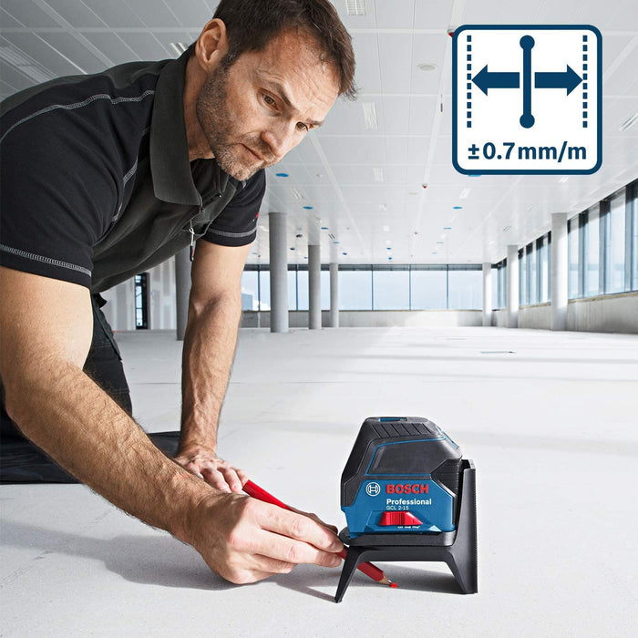 Bosch Professional Kreuzlinienlaser (roter Laser, Innenbereich, mit Lotpunkten, Arbeitsbereich: 15 m, 3x AA Batterien, Drehhalterung RM 1, Laserzieltafel, Schutztasche)