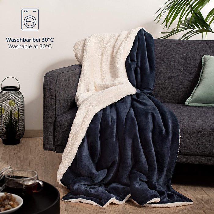 Flauschige Sherpa Kuscheldecke – hochwertige Wohndecke, super weiche Fleecedecke als Sofaüberwurf, Tagesdecke oder Wohnzimmerdecke, 150 x 200 cm