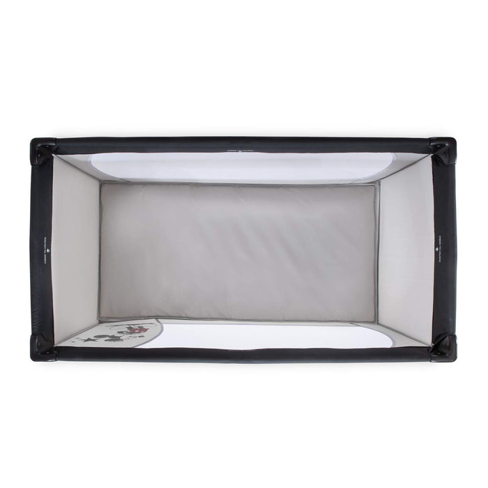 Disney Reisebett Dream N Play / für Babys und Kinder ab Geburt bis 15 kg / 120 x 60 cm / Leicht / Kompakt Faltbar / Inkl. Trage Tasche / Mickey Mouse / Grau