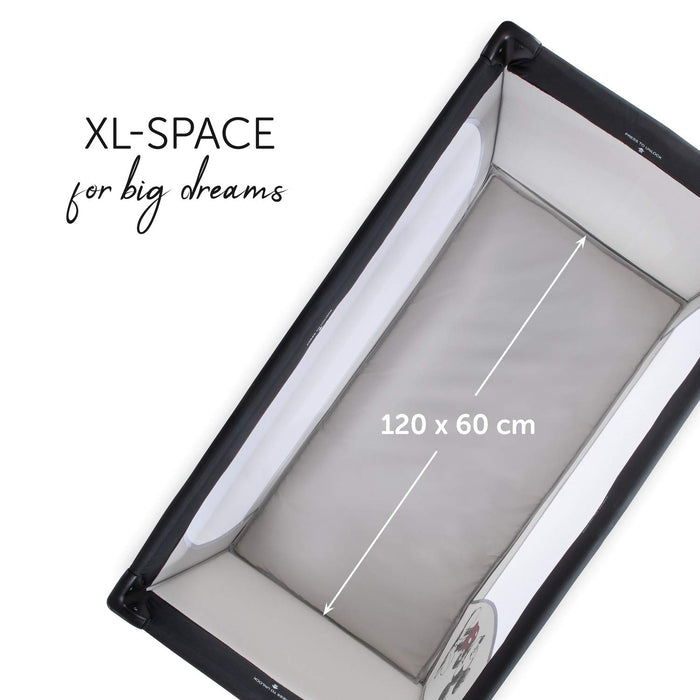 Disney Reisebett Dream N Play / für Babys und Kinder ab Geburt bis 15 kg / 120 x 60 cm / Leicht / Kompakt Faltbar / Inkl. Trage Tasche / Mickey Mouse / Grau