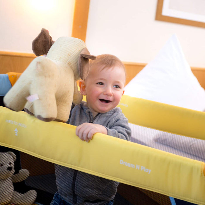 Hauck Kinderreisebett Dream N Play / inklusive Einlageboden und Tasche / 120 x 60cm / ab Geburt / tragbar und faltbar, Mehrfarbig