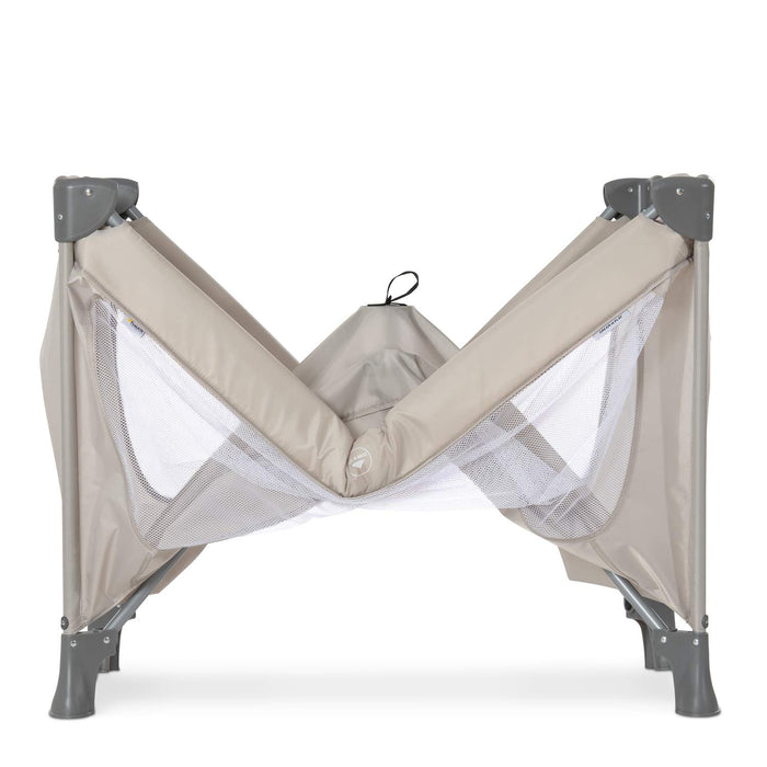 Hauck Reisebett Dream N Play / für Babys und Kinder ab Geburt bis 15 kg / 120 x 60 cm / Leicht / Kompakt Faltbar / Inkl. Trage Tasche / Beige