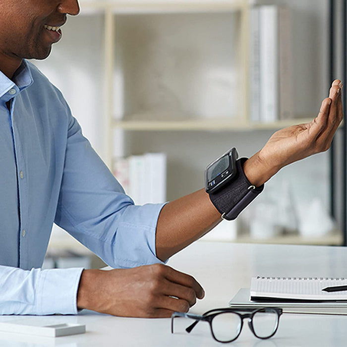 Intelli IT digitales Handgelenk-Blutdruckmessgerät, klinisch validiert auch bei Übergewicht, Bluetooth- und Smartphone-kompatibel, Testsieger 