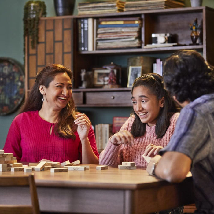 Jenga Classic, Kinderspiel das die Reaktionsgeschwindigkeit fördert, ab 6 Jahren, Braun, 26 x 7,5 x 7,5 cm