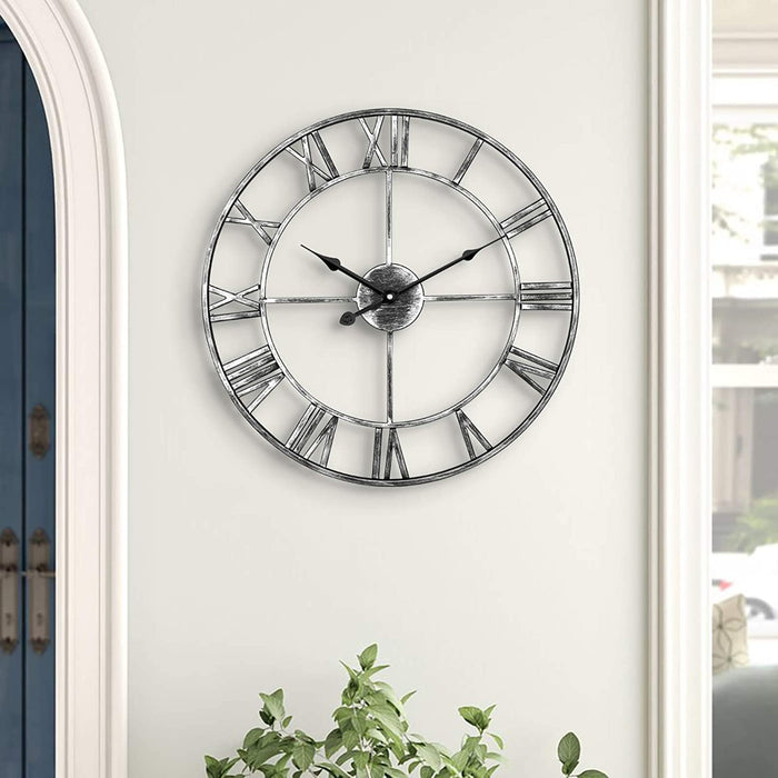Leise Wanduhr, europäisches Bauernhaus, Vintage-Uhr mit römischen Ziffern, 40 cm, Nicht tickend, batteriebetrieben, Metallskelett, dekorative Uhr für Zuhause, Küche, Café (Silber)
