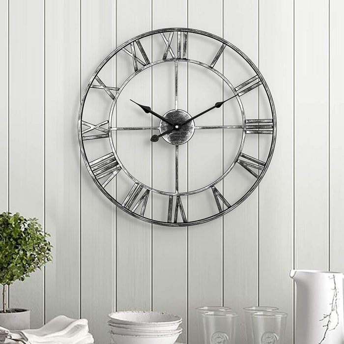 Leise Wanduhr, europäisches Bauernhaus, Vintage-Uhr mit römischen Ziffern, 40 cm, Nicht tickend, batteriebetrieben, Metallskelett, dekorative Uhr für Zuhause, Küche, Café (Silber)