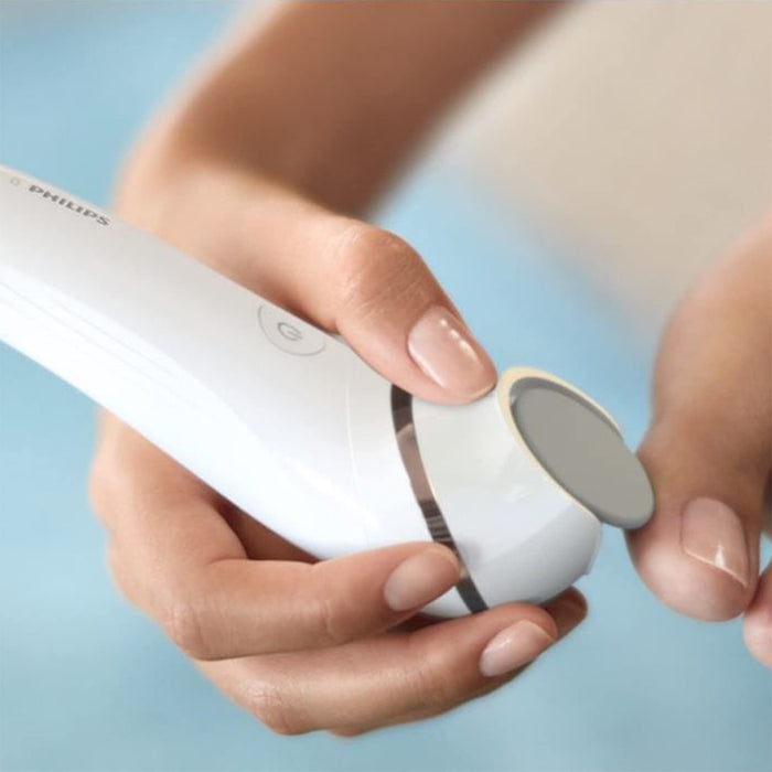 Philips elektrischer Nass- und Trockenrasierer - inkl. 6 Zubehörteile, federnde Scherfolie für eine sanfte, gleichmäßige Rasur 