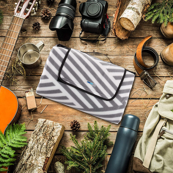 Picknickdecke XXL, 200 x 200 cm, wärmeisoliert, Faltbare Stranddecke, wasserdicht, mit Tragegriff, grau-weiß