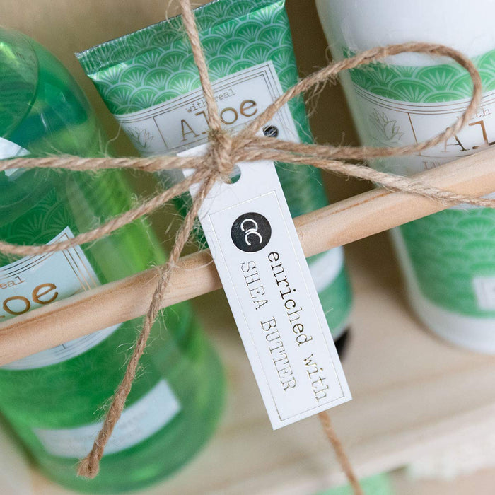 Premium Collection Aloe Vera Geschenkset für Frauen im Holzregal mit Duschgel Bodylotion Handcreme Badebomben und Sisaltuch