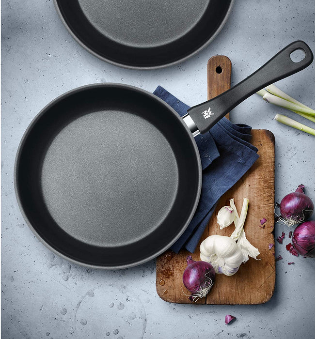 WMF Devil Pfannenset 2-teilig, Bratpfanne 28 cm + 24 cm, Pfanne Induktion, Cromargan Edelstahl beschichtet, Kunststoffgriff