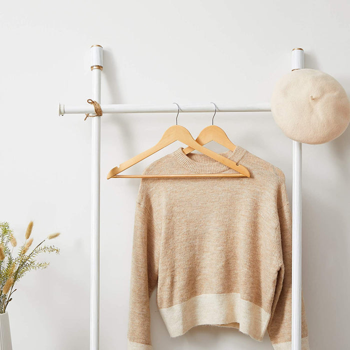 Kleiderbügel aus Massivholz, 30er Set, Holzbügel mit rutschfestem Hosensteg und Einkerbungen, um 360° drehbarer Haken, für Mäntel, Anzüge, Kleider