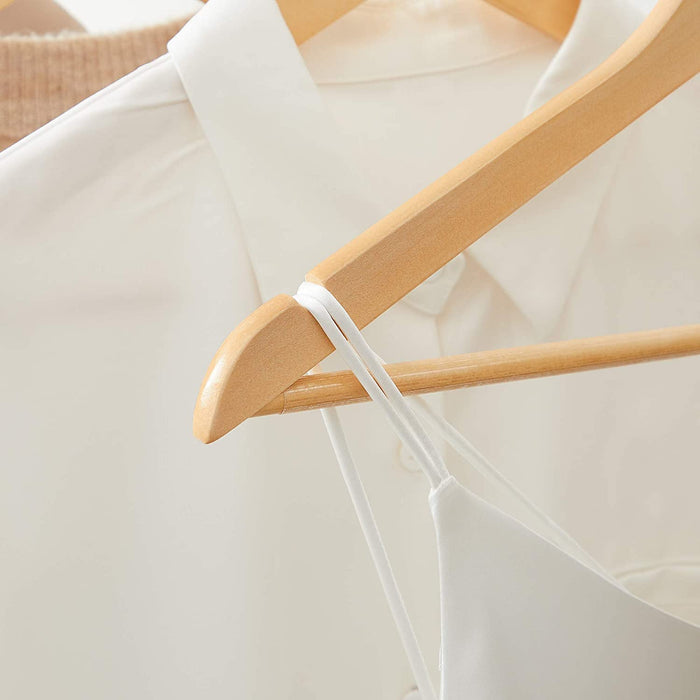 Kleiderbügel aus Massivholz, 30er Set, Holzbügel mit rutschfestem Hosensteg und Einkerbungen, um 360° drehbarer Haken, für Mäntel, Anzüge, Kleider