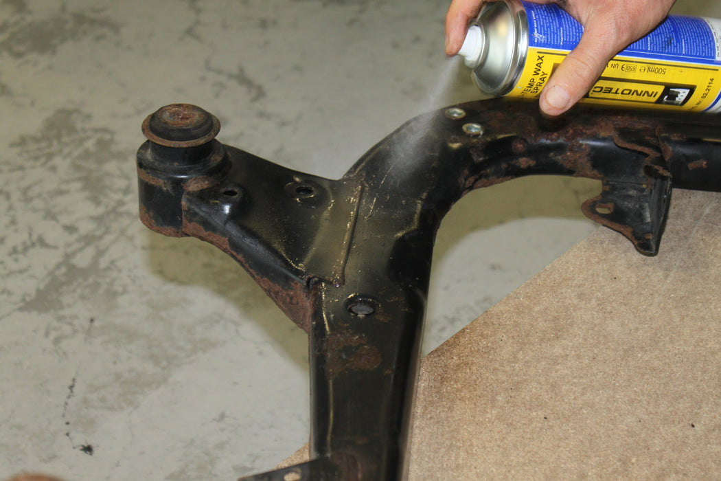 Innotec Hi-Temp Wax Spray Unterboden und Hohlraumschutz Fettspray Schwarz - Next Level Konservierung für Automotive & Industrie - Keine Anhaftung von Schmutz und Staub - 500ml Spraydose