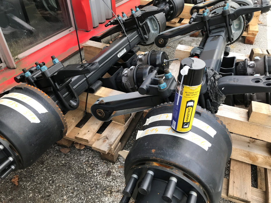 Innotec Hi-Temp Wax Spray Unterboden und Hohlraumschutz Fettspray Schwarz - Next Level Konservierung für Automotive & Industrie - Keine Anhaftung von Schmutz und Staub - 500ml Spraydose