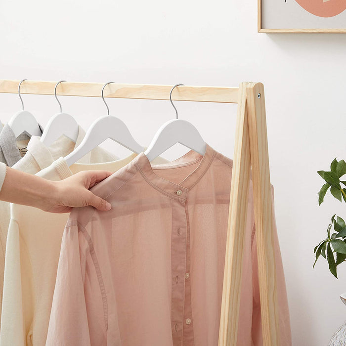 Kleiderbügel aus Massivholz, 30er Set, Holzbügel mit rutschfestem Hosensteg und Einkerbungen, um 360° drehbarer Haken, für Mäntel, Anzüge, Kleider