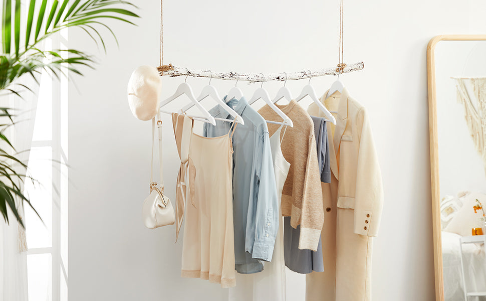 Kleiderbügel aus Massivholz, 30er Set, Holzbügel mit rutschfestem Hosensteg und Einkerbungen, um 360° drehbarer Haken, für Mäntel, Anzüge, Kleider